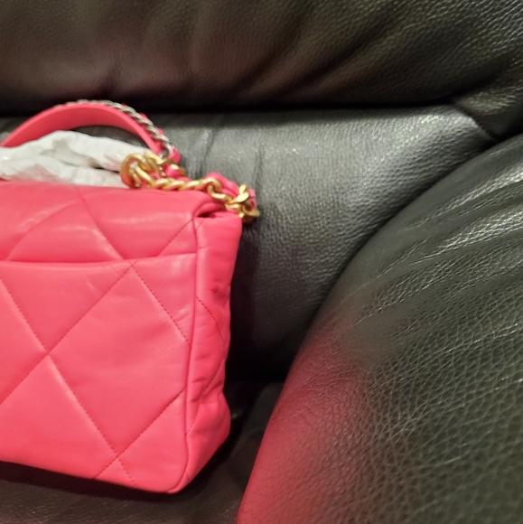 Chanel -- 19 Large Flap Bag - Picture 7 of 16